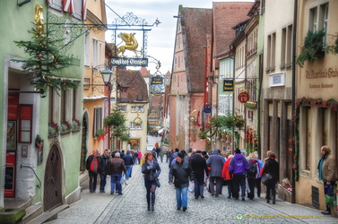 Christmas shoppers in Rothenburg